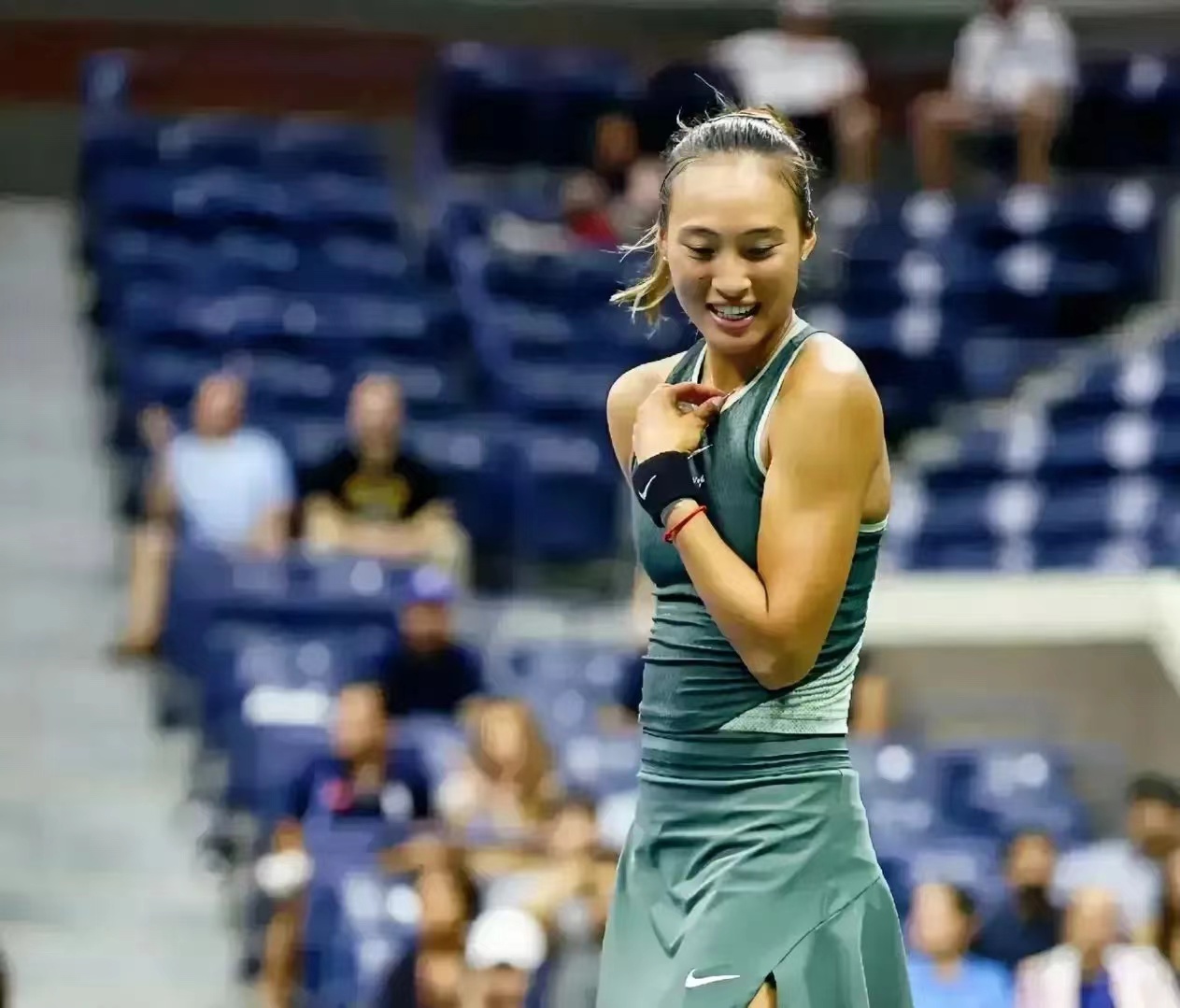 Yabo app-科维托娃与80激战DWG分钟，险胜胜负难料！，阿扎伦卡焦点对战比赛高潮迭起-Yabo app